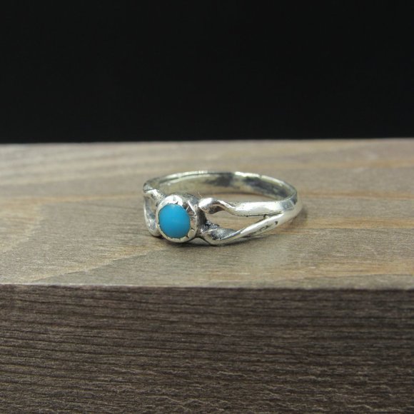 Size 4.5 Sterling Silver Blue Stone Simple Band Ring Vintage - Picture 3 of 8